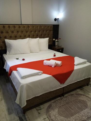 Ένα ή περισσότερα κρεβάτια σε δωμάτιο στο Yasin Apart hotel