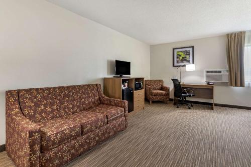 a hotel room with a couch and a desk with a computer at Quality Inn in Creston