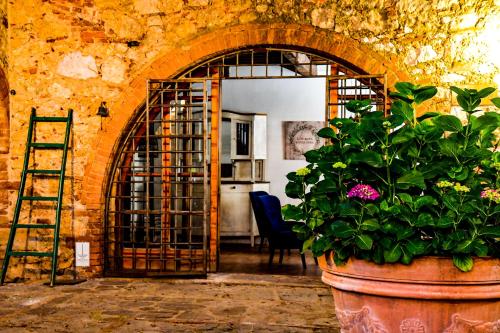 an open door to a room with a potted plant at LaChiusa Tuscany in Montefollonico