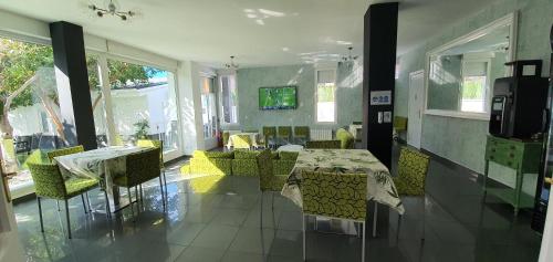 Ruang duduk di Hostal Escala Suites
