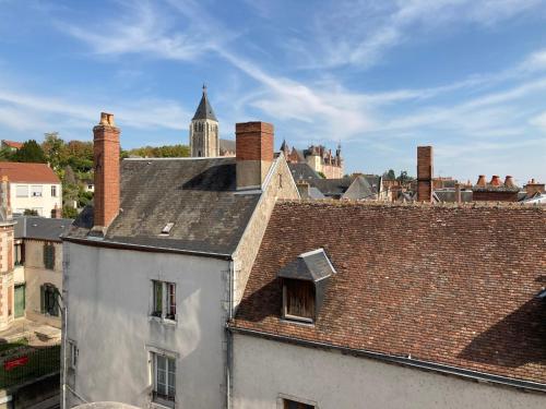 a view of a city from the roof of a building at Le Jeanne d'Arc - Appartements meublés in Gien