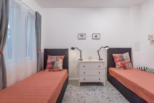 A bed or beds in a room at Cosy & renovated 2BD flat near Vitoshka by Flat Mаnager