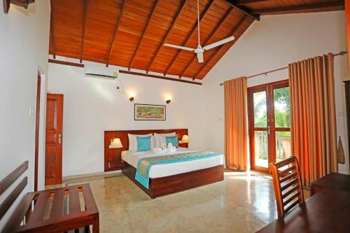 a bedroom with a king sized bed in a room at Villa Peacock in Galle