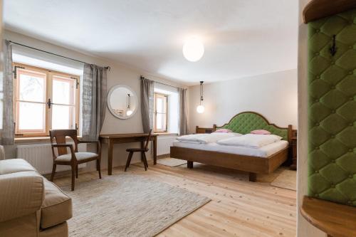 Кровать или кровати в номере Gasthof Weyerhof