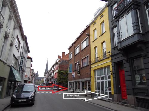 a car driving down a city street with buildings at Vakantielogies Cathedral in Ghent