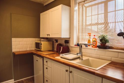 Virtuvė arba virtuvėlė apgyvendinimo įstaigoje Penygelli Apartments