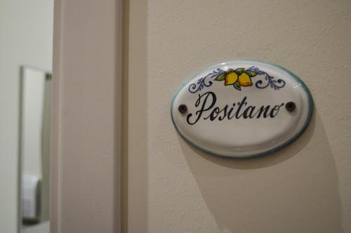 Un certificado, premio, letrero u otro documento en La fontana de li Papi