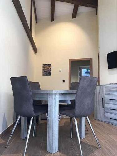 a dining room table with chairs in a room at Hotel Casa de Caldelas in Castro Caldelas
