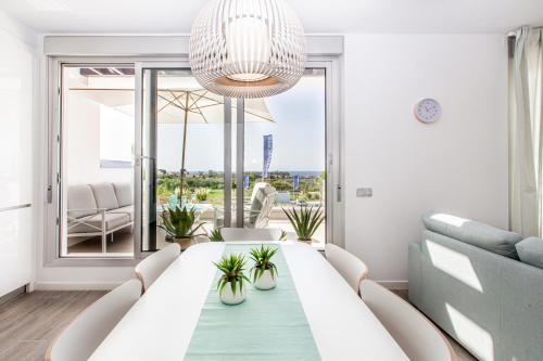 Zdjęcie z galerii obiektu Brand New Stylish 2 bedroom apt Le Mirage - RDR219 w mieście Estepona