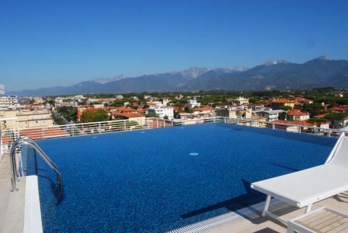 a large swimming pool on the roof of a building at Hotel Bracciotti in Lido di Camaiore