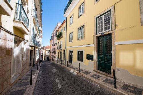 Chiado Oasis with Private Garden by NestAtLisbon