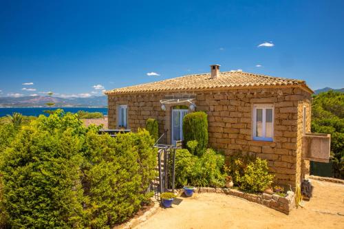 Maison de 2 chambres avec vue sur la mer jardin clos et wifi a Pietrosella