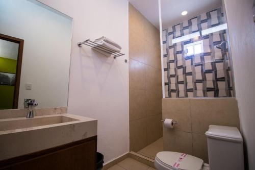 a bathroom with a sink and a toilet and a shower at Hotel Santa Rosa in Cholula