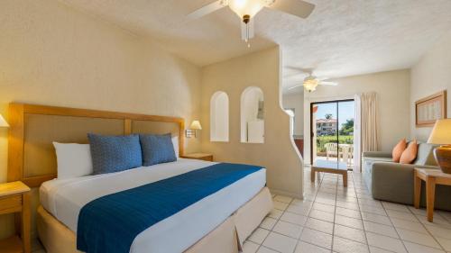a bedroom with a bed and a living room at Park Royal Homestay Los Cabos in San Jos&eacute; del Cabo