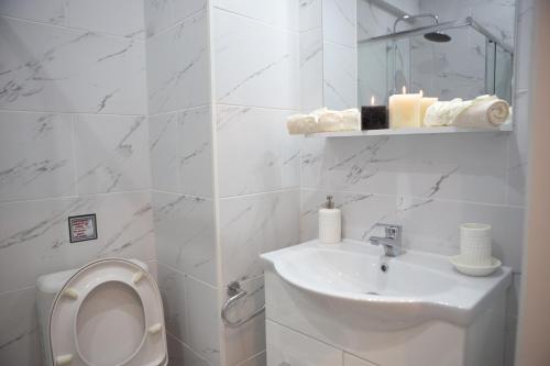 Un baño de AcroView Right In The Center