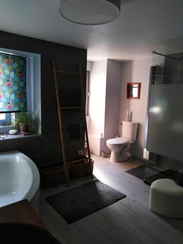 Photo de la galerie de l'établissement La Maison aux Oiseaux, à Aubais