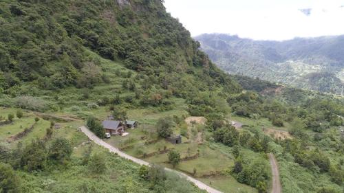 Landskap semula jadi dekat dengan chalet