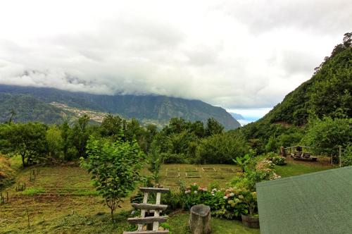 Landskap semula jadi dekat dengan chalet