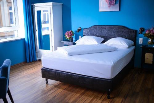 Hotel Mystique