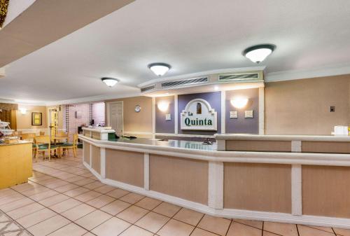 a lobby of a restaurant with a counter at La Quinta Inn by Wyndham Phoenix Thomas Road in Phoenix
