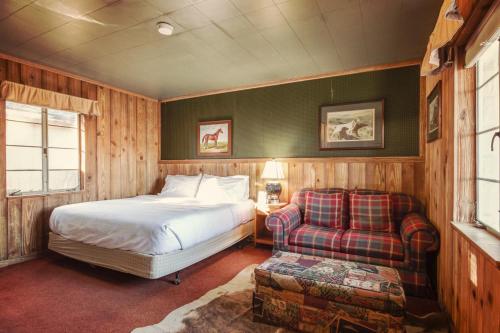 Llit o llits en una habitació de Simmer Motel