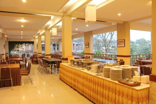 Restaurace v ubytování Blessing Hills Family Resort & Hotel