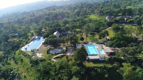 Gallery image of Blessing Hills Family Resort & Hotel in Mojokerto
