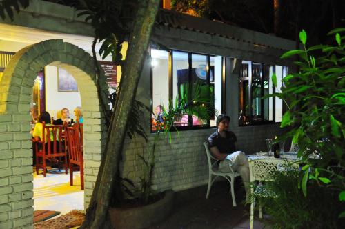 Un restaurante o sitio para comer en Milano Tourist Rest