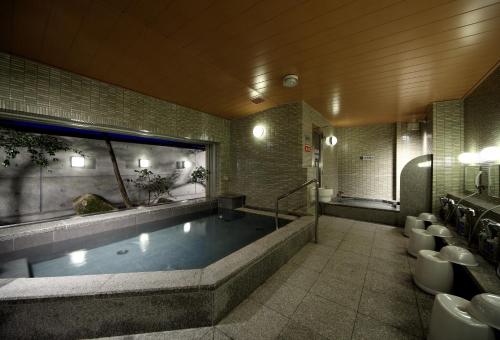 쓰루가 만텐 호텔 에키마에 내부 또는 인근 수영장