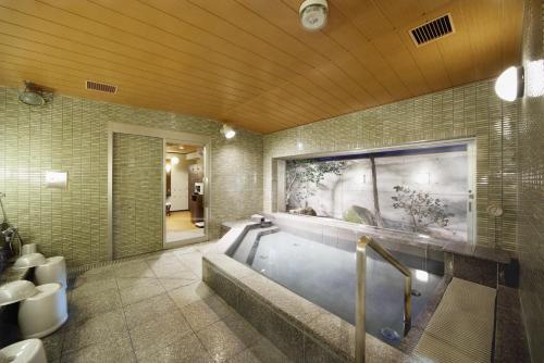 쓰루가 만텐 호텔 에키마에 내부 또는 인근 수영장
