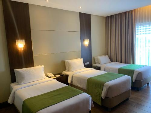 Una cama o camas en una habitación de Hotel Monticello Tagaytay