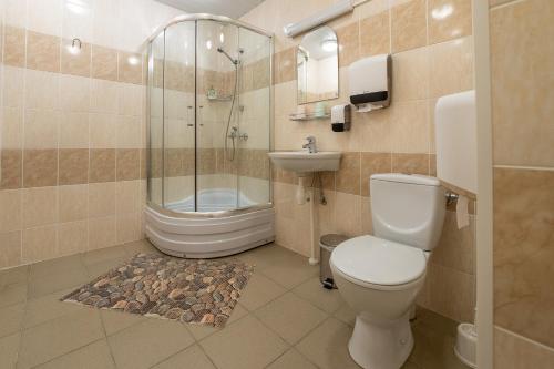 Virumaa Hostel tesisinde bir banyo