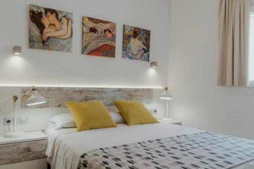 En eller flere senge i et værelse på Marqués de Guadiaro 1 Apartamentos