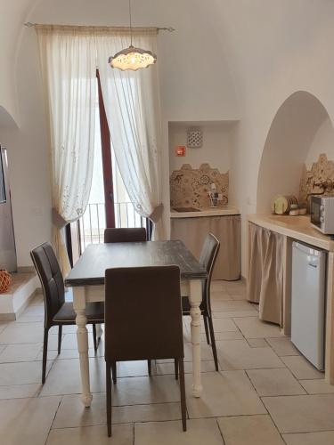 A kitchen or kitchenette at Dimora del ciliegino