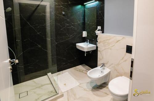 a bathroom with a toilet and a sink at Hotel Saftica in Săftica