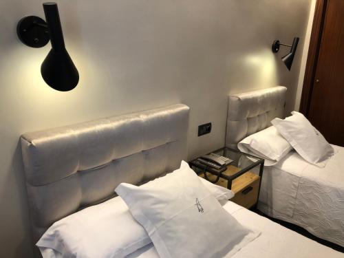 Cama o camas de una habitación en Hostal Astoria