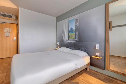 Postel nebo postele na pokoji v ubytování B&B HOTEL Pau Lescar