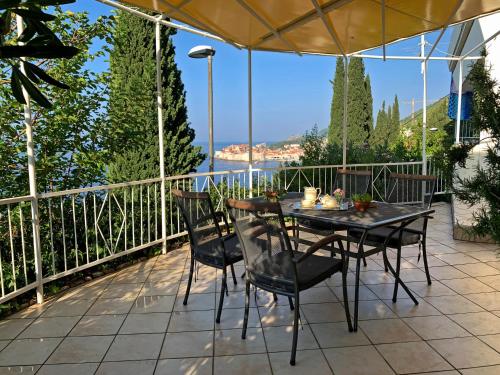 Balkón alebo terasa v ubytovaní Perfect Sea View Terrace Apartment Zlatni Potok