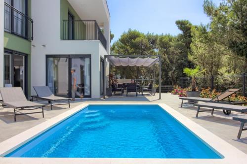 Modern Villa Flavia in Medulin near the beach