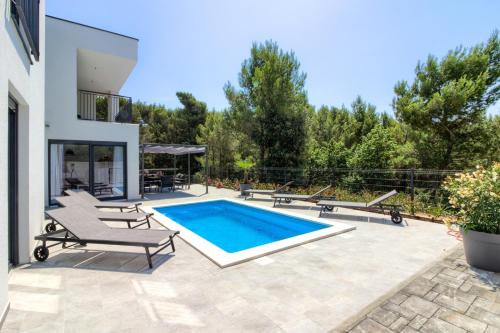 Modern Villa Flavia in Medulin near the beach
