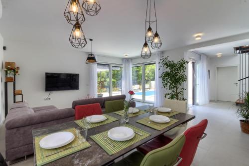 Modern Villa Flavia in Medulin near the beach