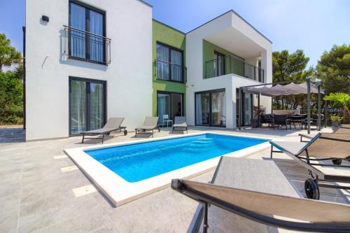 Modern Villa Flavia in Medulin near the beach