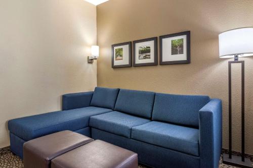 a living room with a blue couch in a room at Comfort Suites Florence I-95 in Florence