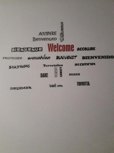 a white wall with a sign that says welcome at b&b Il Sorriso in Pozzilli