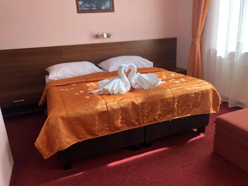 מיטה או מיטות בחדר ב-Hotel Jelen