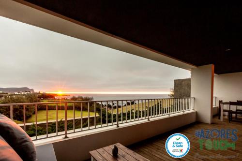 a balcony with a view of the ocean at Quinta do Mar in Santo Francisco das Almas