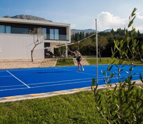 Fotografia z galérie ubytovania Villa Holiness a luxury villa in Dubrovnik, tennis court v Mlini
