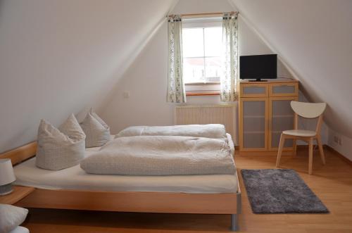 a bedroom with a bed and a window at Alte Scheune Koserow App. 1 in Ostseebad Koserow