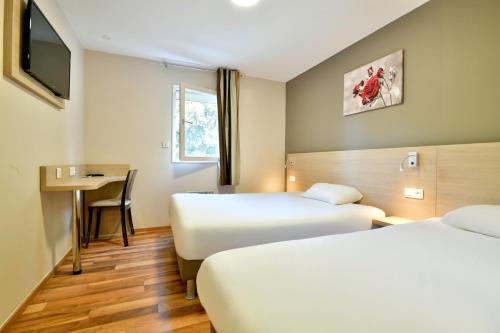Ένα ή περισσότερα κρεβάτια σε δωμάτιο στο B&B HOTEL Bollène