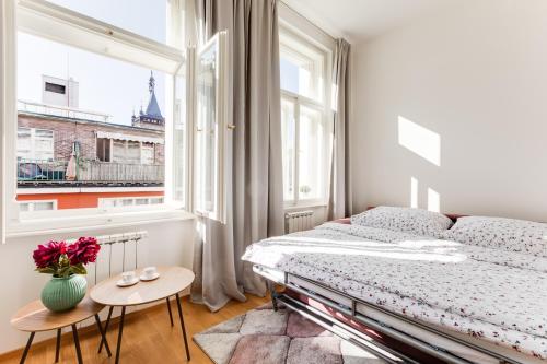 Postel nebo postele na pokoji v ubytování Fully equipped, luxury apt in downtown